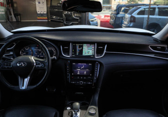 Подержанный автомобиль Infiniti QX50 2018 года (9 фото)
