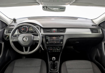 Подержанный автомобиль Skoda Rapid Liftback 2019 года (14 фото)