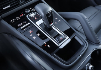 Подержанный автомобиль Porsche Cayenne 2019 года (15 фото)