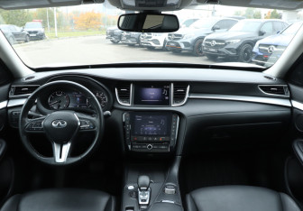 Подержанный автомобиль Infiniti QX50 2020 года (12 фото)