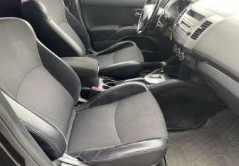 Подержанный автомобиль Citroen C-Crosser 2011 года (9 фото)