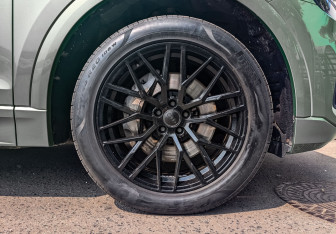 Подержанный автомобиль Audi Q8 2021 года (18 фото)