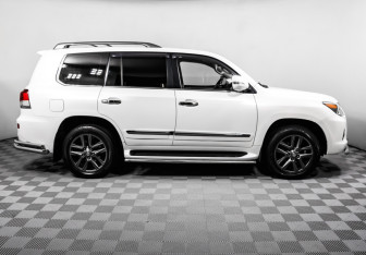 Подержанный автомобиль Lexus LX 2012 года (4 фото)