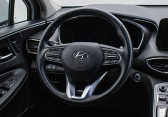Подержанный автомобиль Hyundai Santa Fe 2021 года (14 фото)