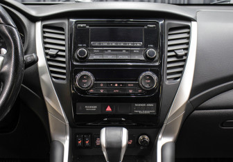 Подержанный автомобиль Mitsubishi Pajero Sport 2019 года (14 фото)