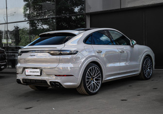 Подержанный автомобиль Porsche Cayenne 2021 года (6 фото)