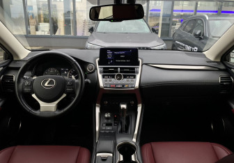 Подержанный автомобиль Lexus NX 2020 года (12 фото)