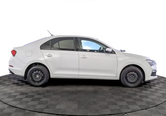 Подержанный автомобиль Skoda Rapid Liftback 2021 года (4 фото)
