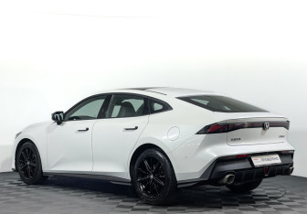 Подержанный автомобиль Changan UNI-V 2023 года (7 фото)