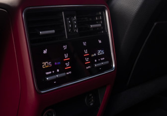 Подержанный автомобиль Porsche Cayenne 2019 года (21 фото)