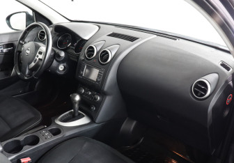 Подержанный автомобиль Nissan Qashqai 2012 года (6 фото)
