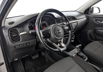 Подержанный автомобиль Kia Rio Sedan 2017 года (15 фото)