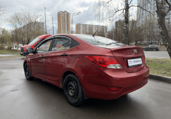 Подержанный автомобиль Hyundai Solaris Sedan 2011 года (7 фото)