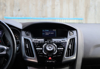 Подержанный автомобиль Ford Focus Hatchback 2012 года (10 фото)