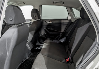 Подержанный автомобиль Volkswagen Jetta Sedan 2020 года (12 фото)