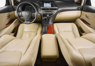 Подержанный автомобиль Lexus RX 2010 года (15 фото)