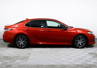 Подержанный автомобиль Toyota Camry Sedan 2021 года (4 фото)