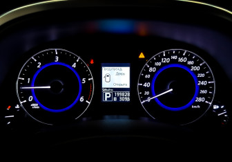 Подержанный автомобиль Infiniti QX70 2013 года (13 фото)