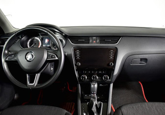 Подержанный автомобиль Skoda Octavia Wagon 2017 года (9 фото)