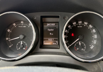 Подержанный автомобиль Skoda Yeti 2013 года (17 фото)