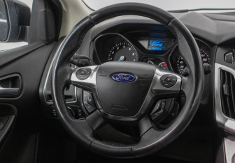 Подержанный автомобиль Ford Focus Hatchback 2013 года (15 фото)