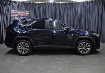 Подержанный автомобиль Toyota RAV4 2020 года (4 фото)