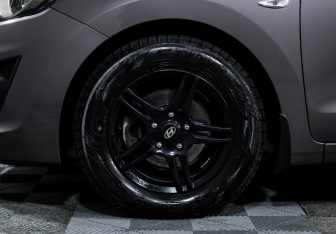 Подержанный автомобиль Hyundai i30 Hatchback 2014 года (15 фото)