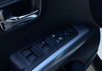 Подержанный автомобиль Citroen C-Crosser 2010 года (18 фото)