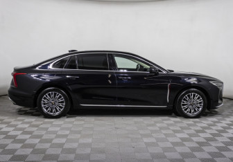 Подержанный автомобиль Hongqi H5 2023 года (4 фото)