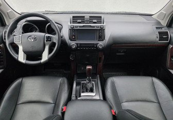 Подержанный автомобиль Toyota Land Cruiser Prado 2017 года (11 фото)