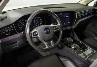 Подержанный автомобиль Volkswagen Touareg 2019 года (10 фото)