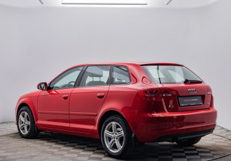 Подержанный автомобиль Audi A3 Hatchback 2012 года (3 фото)