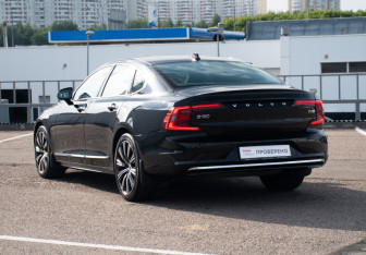 Подержанный автомобиль Volvo S90 2021 года (7 фото)