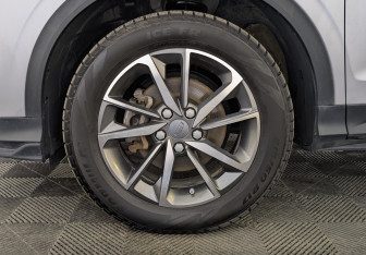 Подержанный автомобиль Geely Coolray 2023 года (12 фото)