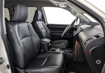 Подержанный автомобиль Toyota Land Cruiser Prado 2017 года (23 фото)