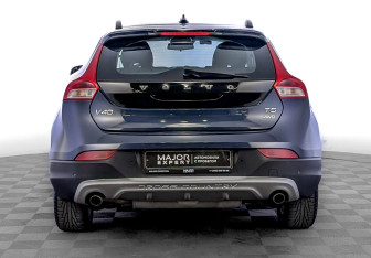 Подержанный автомобиль Volvo V40 Cross Country 2013 года (6 фото)