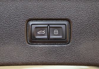 Подержанный автомобиль Audi Q7 2016 года (11 фото)