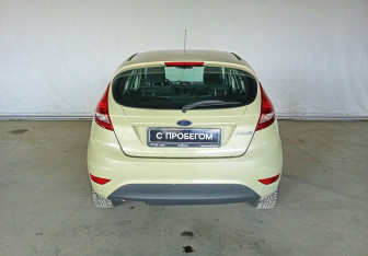 Подержанный автомобиль Ford Fiesta Hatchback 2008 года (5 фото)