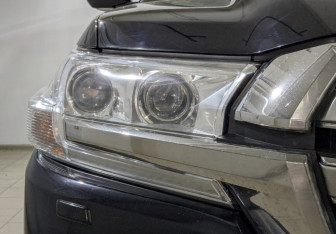 Подержанный автомобиль Toyota Land Cruiser Suv 2016 года (9 фото)