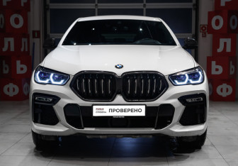 Подержанный автомобиль BMW X6 2020 года (2 фото)