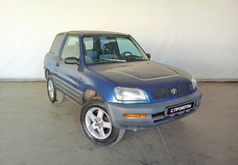 Подержанный автомобиль Toyota RAV4 1995 года (3 фото)
