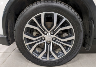 Подержанный автомобиль Mitsubishi Outlander 2018 года (17 фото)