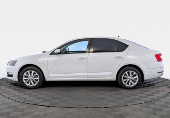 Подержанный автомобиль Skoda Octavia Liftback 2018 года (8 фото)