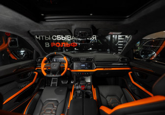 Подержанный автомобиль Lamborghini Urus 2025 года (12 фото)