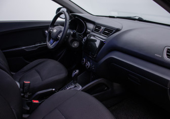 Подержанный автомобиль Kia Rio Sedan 2012 года (9 фото)