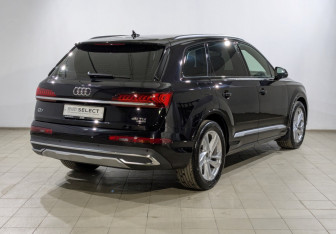 Подержанный автомобиль Audi Q7 2020 года (15 фото)