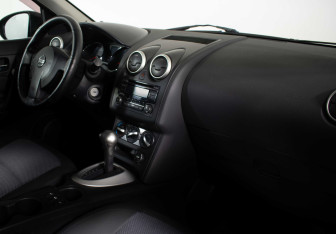 Подержанный автомобиль Nissan Qashqai 2012 года (9 фото)