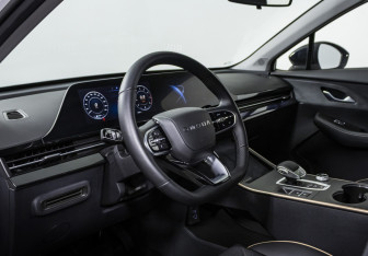 Подержанный автомобиль Omoda C5 2024 года (10 фото)