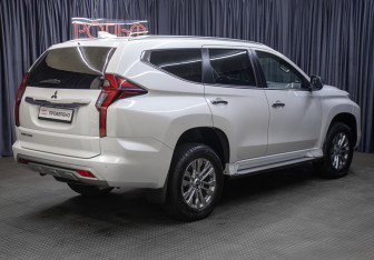 Подержанный автомобиль Mitsubishi Pajero Sport 2021 года (5 фото)