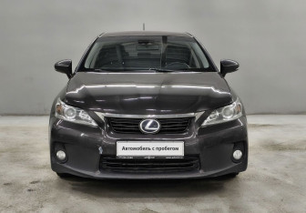 Подержанный автомобиль Lexus CT 2013 года (2 фото)